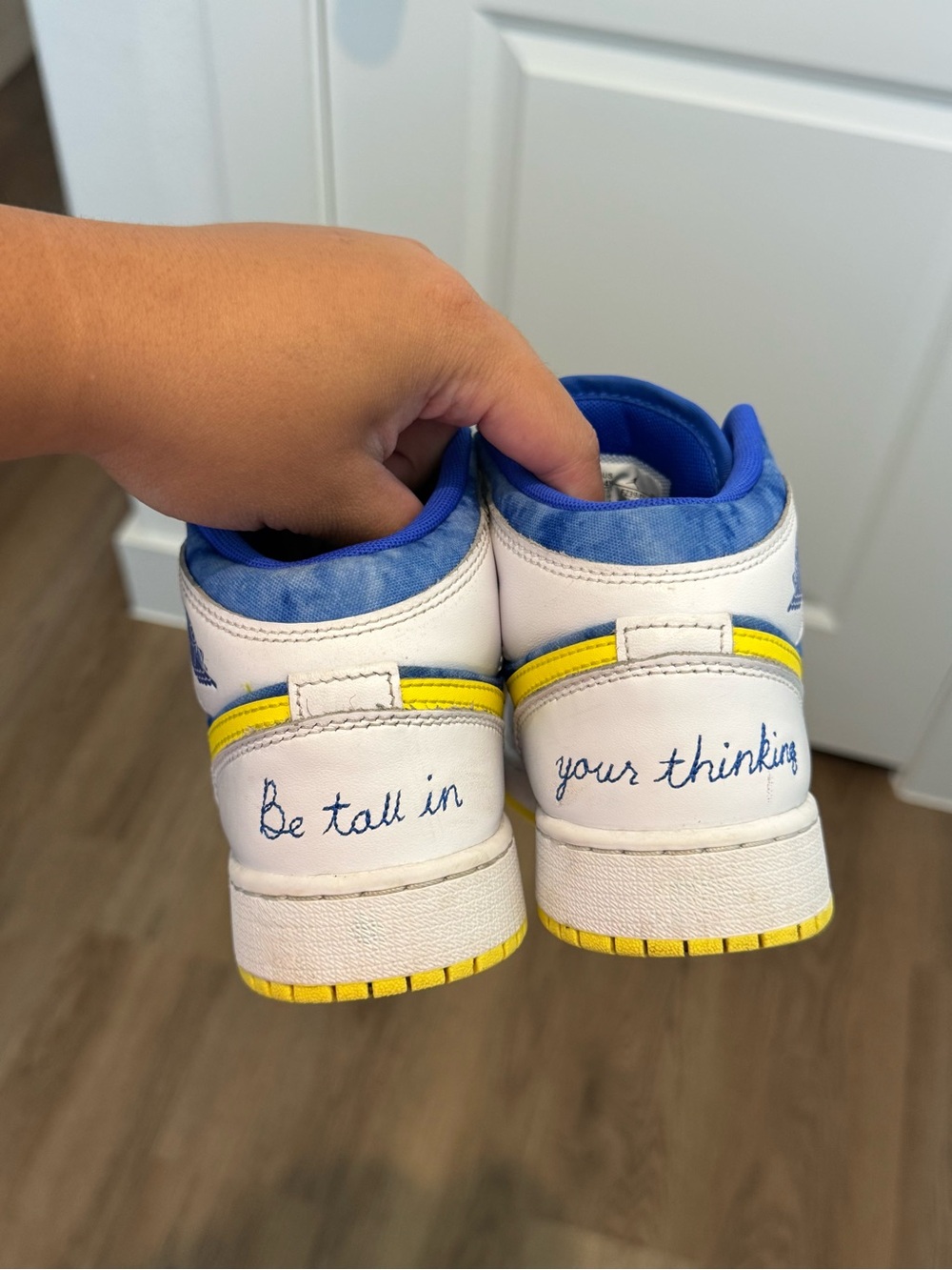 Jordan 1 Mid Sneaker School “Be Tall In Your Thinking” (GS) 4Y - Picture 4 of 6